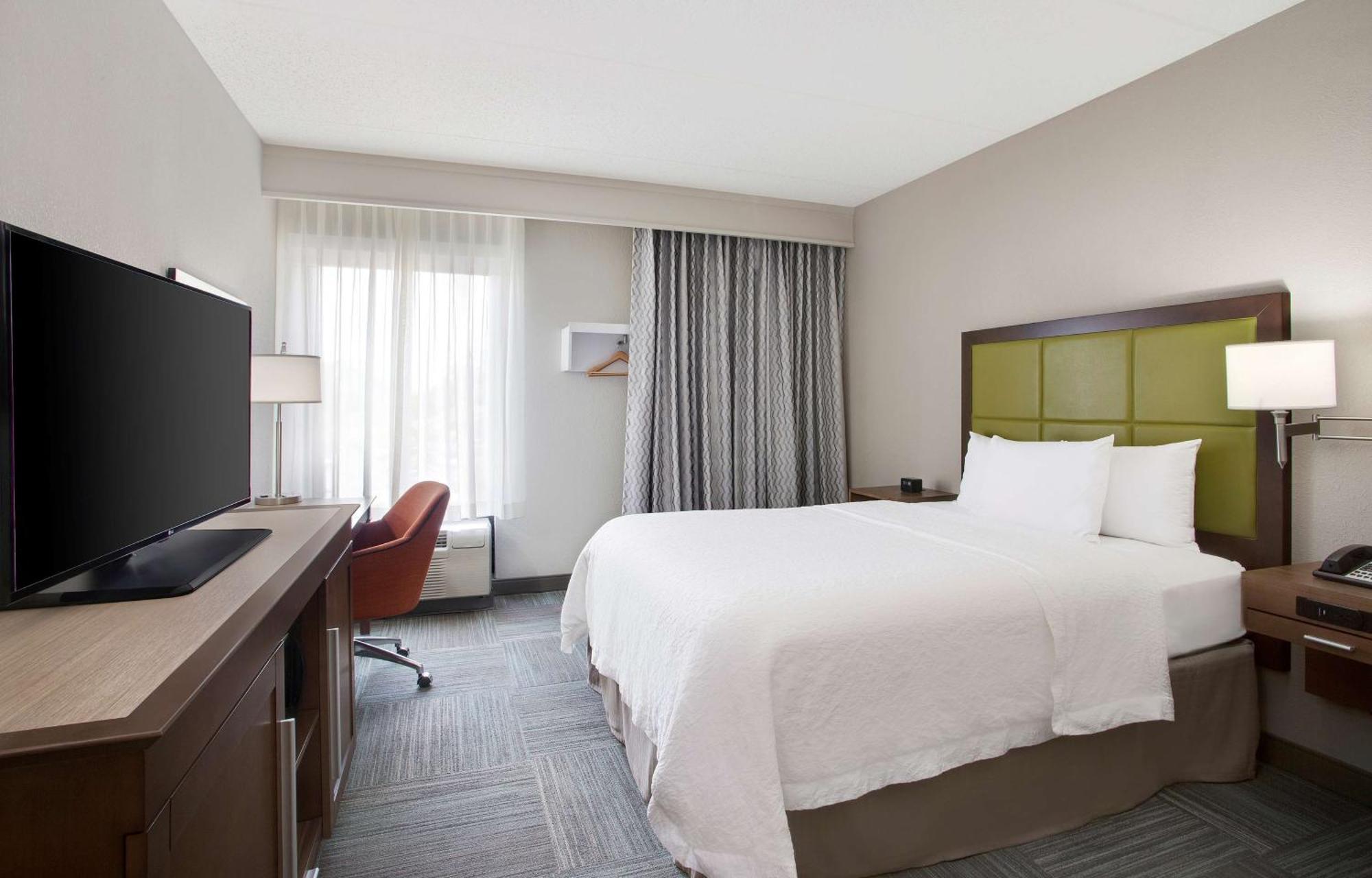 Hampton Inn Мидлтаун Экстерьер фото