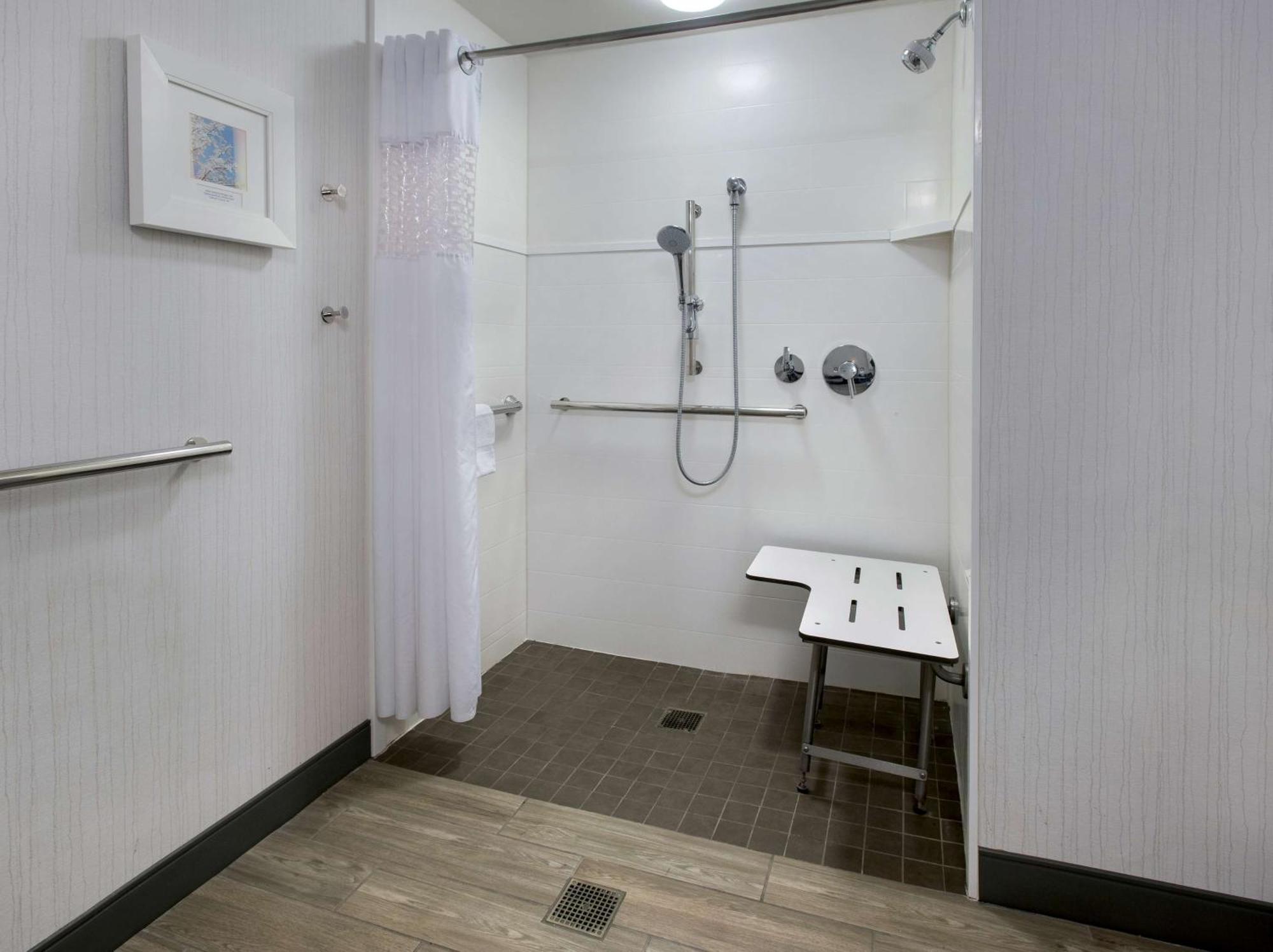 Hampton Inn Мидлтаун Экстерьер фото
