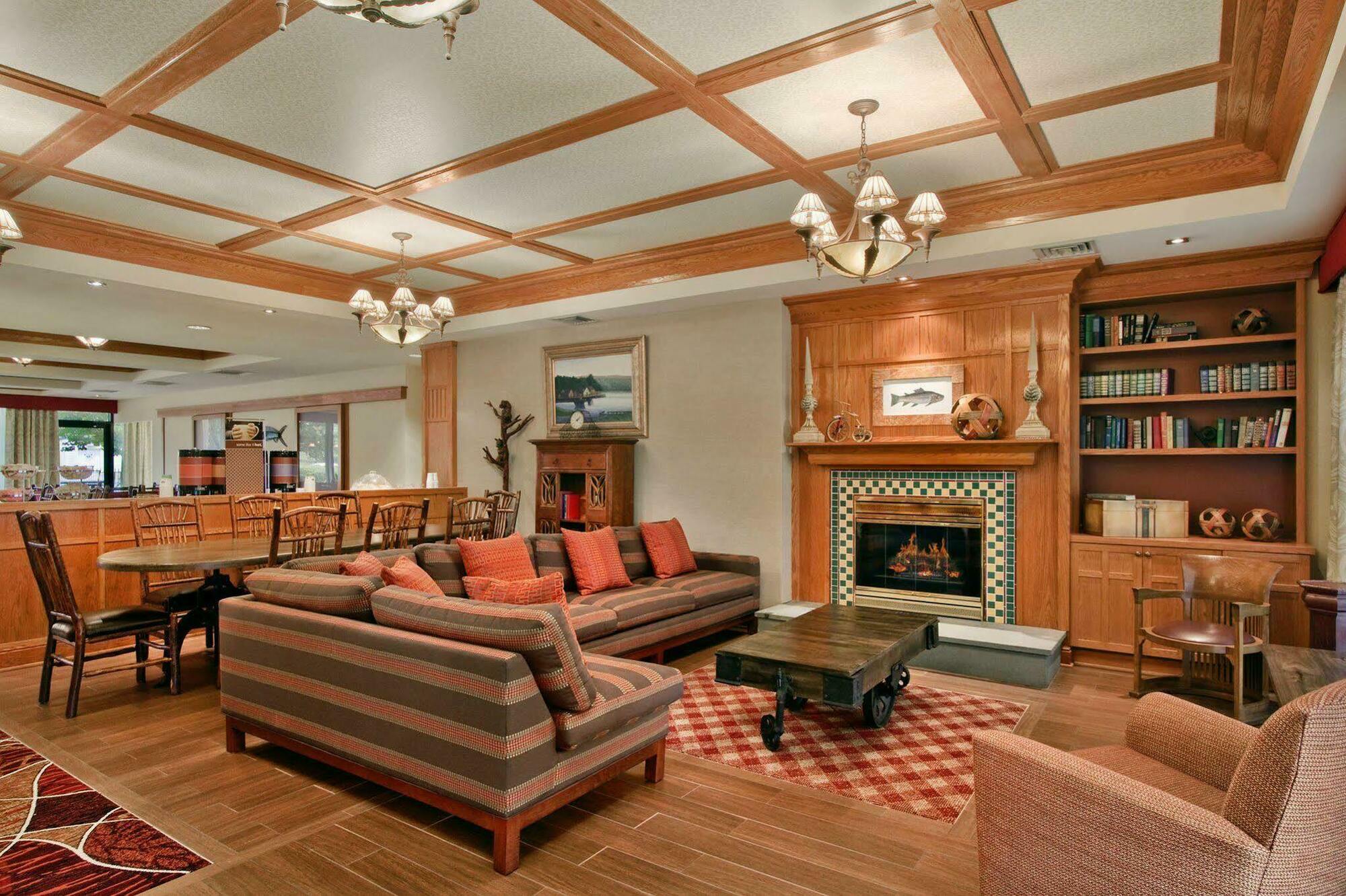 Hampton Inn Мидлтаун Экстерьер фото