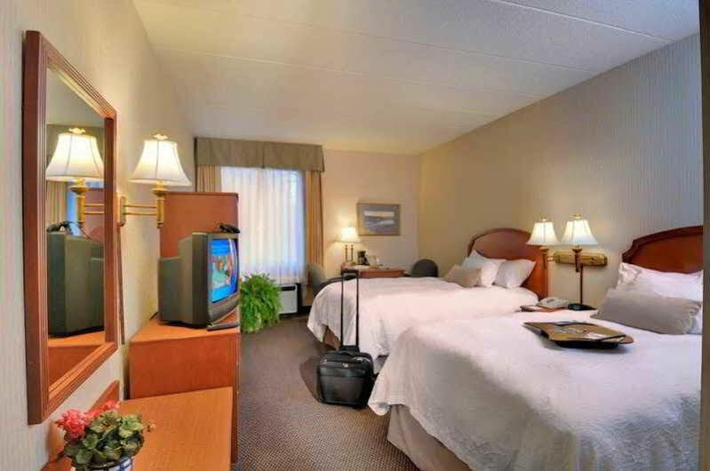 Hampton Inn Мидлтаун Экстерьер фото